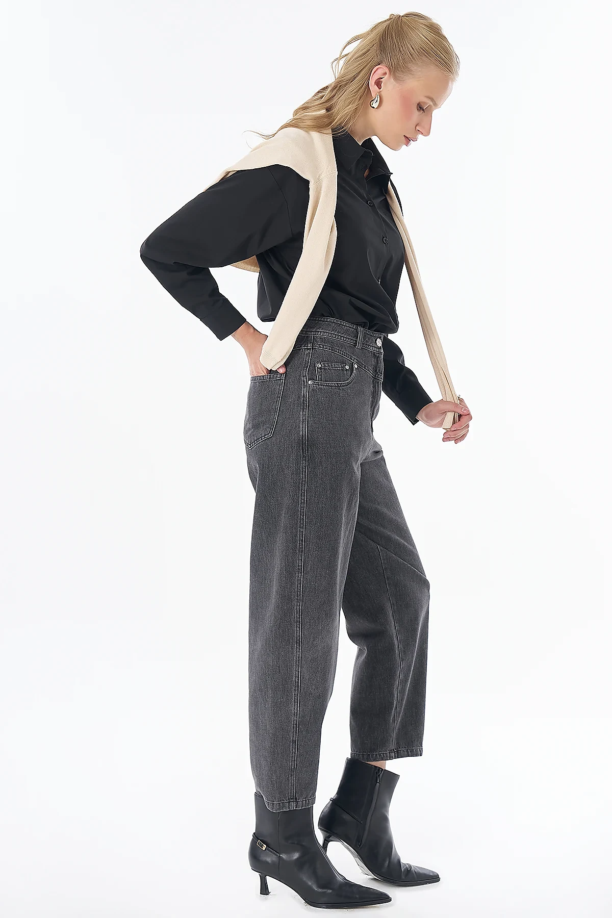 Washed Carrot-Leg Trousers Black