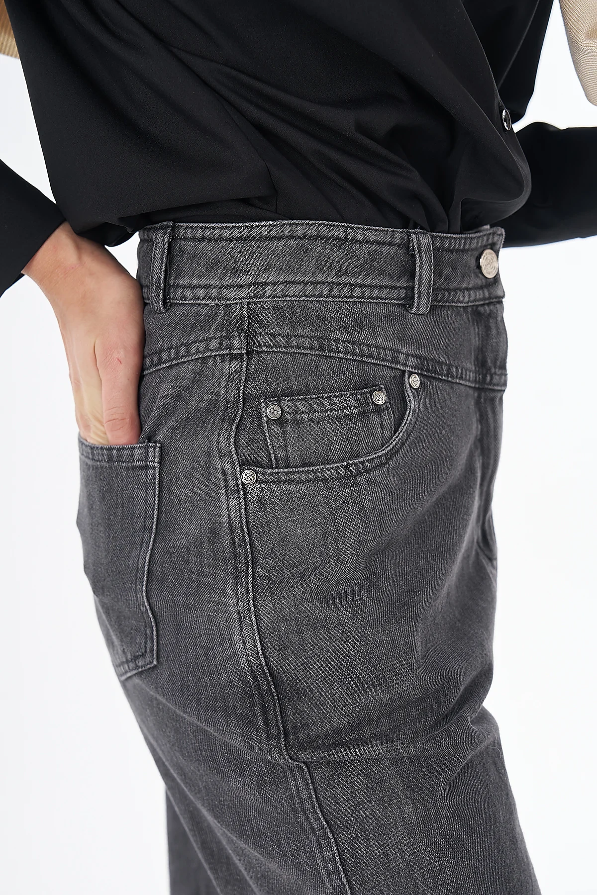 Washed Carrot-Leg Trousers Black