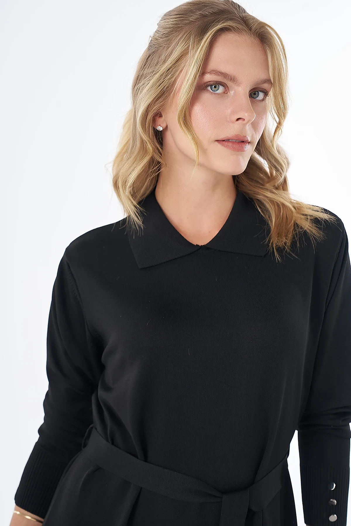 Contrast-Color Knit Dress - Black