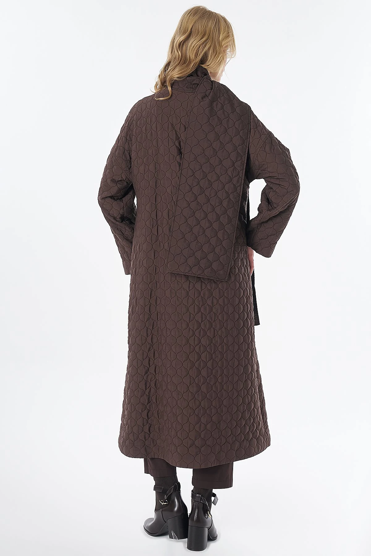 Quilted Pattern Slip-On with Scarf Brown