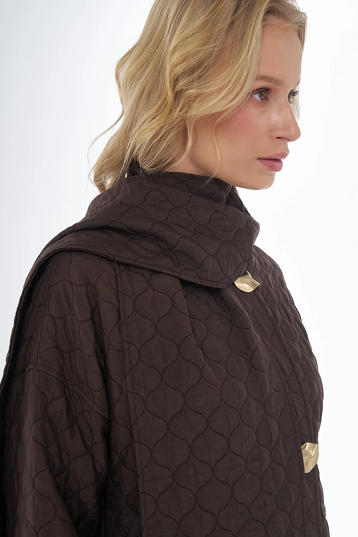 Quilted Pattern Slip-On with Scarf Brown