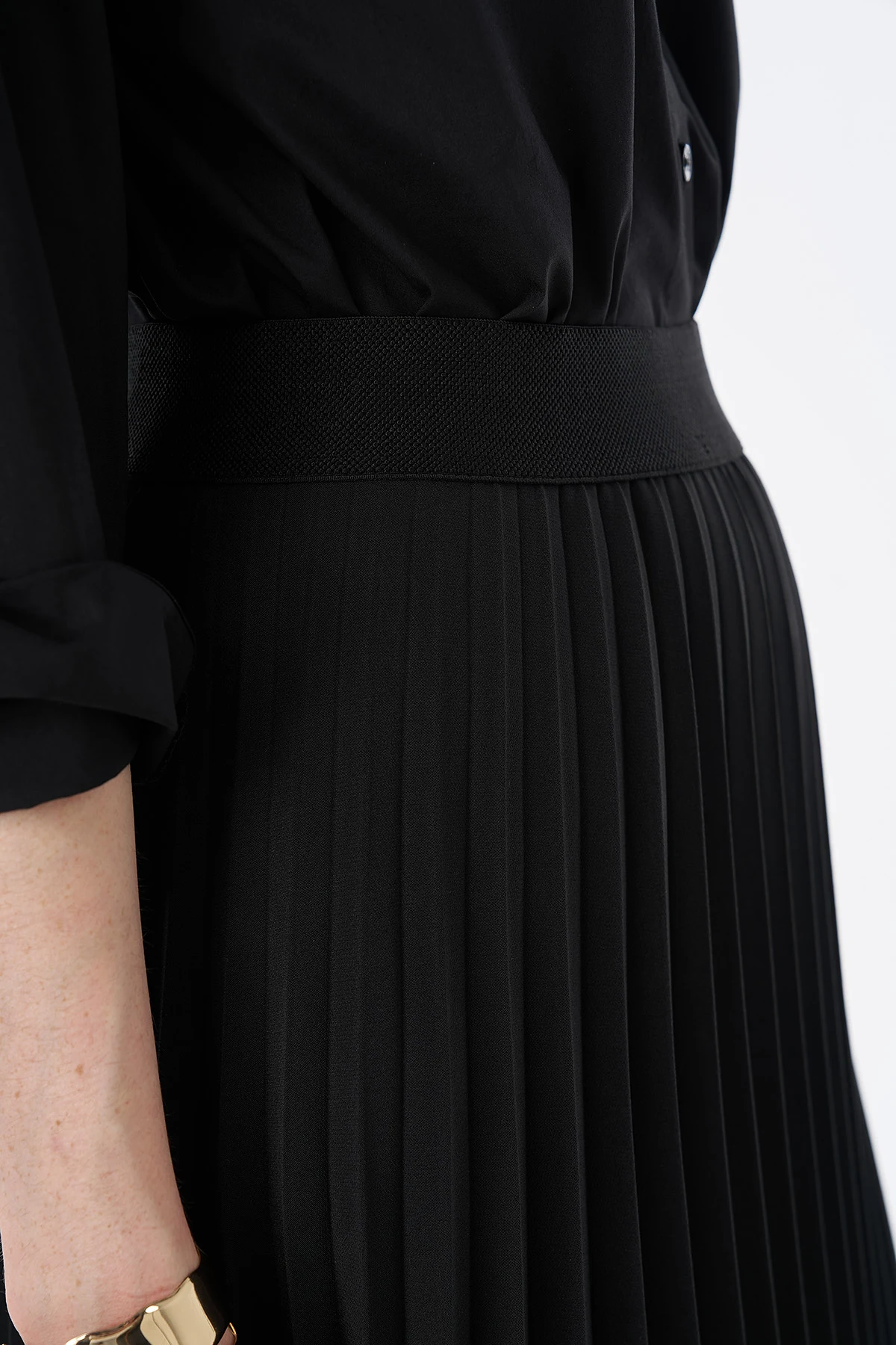 High-Waisted Pleated Skirt Black