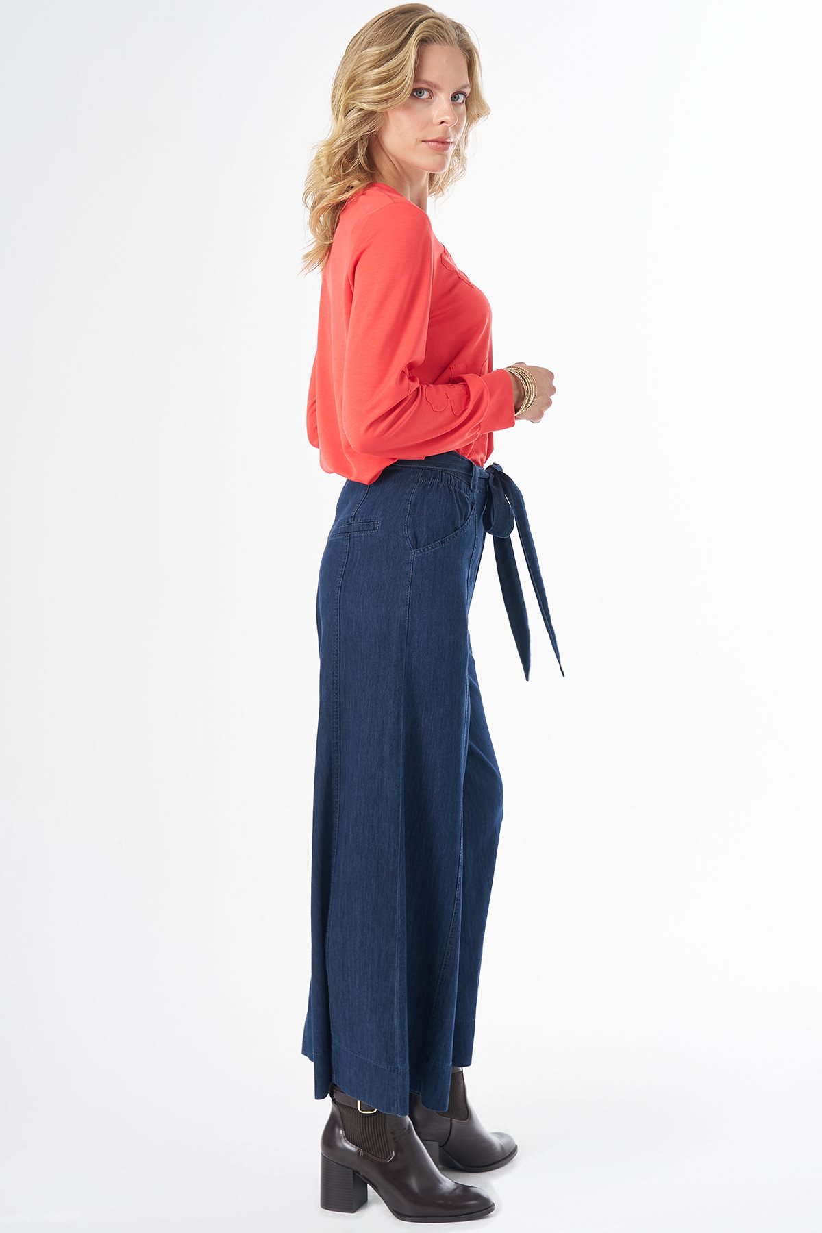 Kuşak Detaylı Yıkamalı Denim Pantolon İndigo