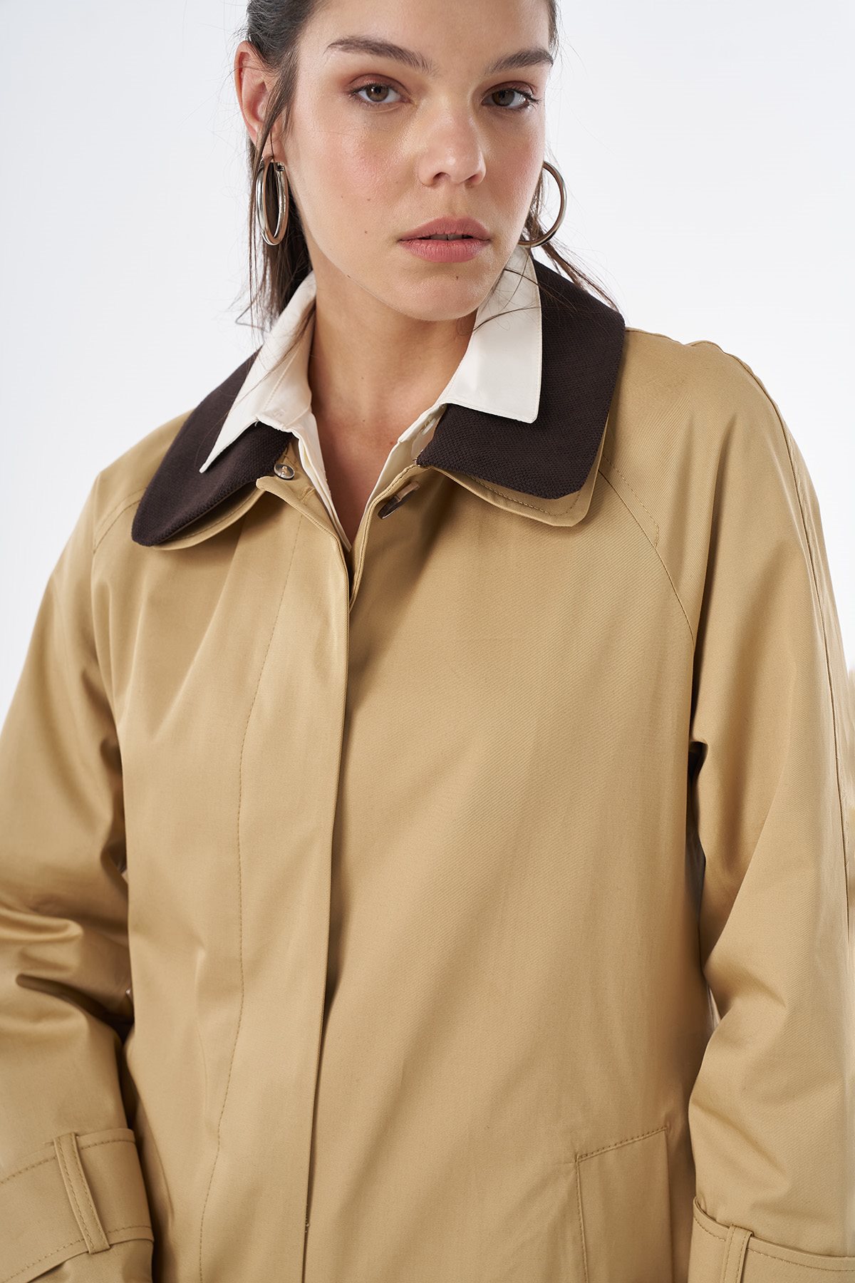 Collar-Detail Trench Coat Beige