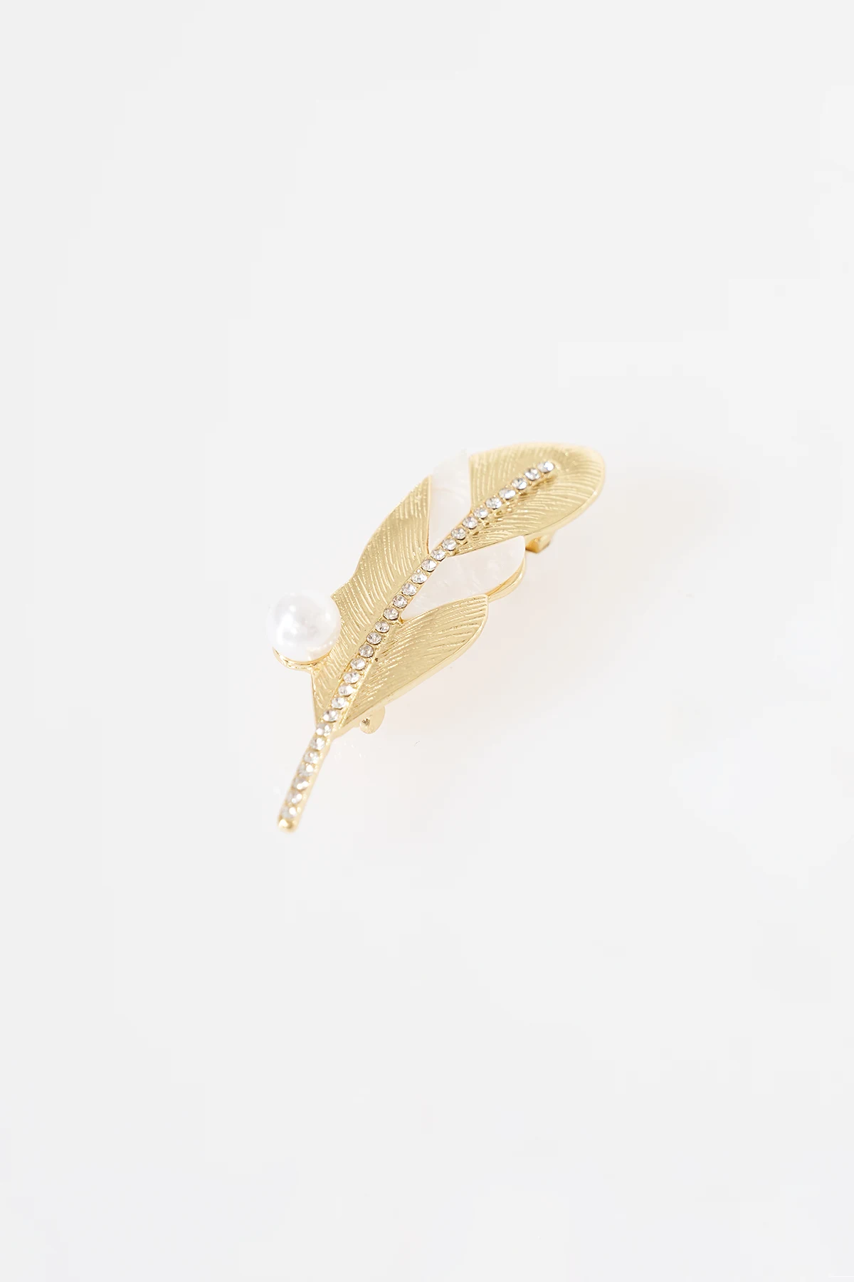 Pearl Detail Leaf Brooch Gold