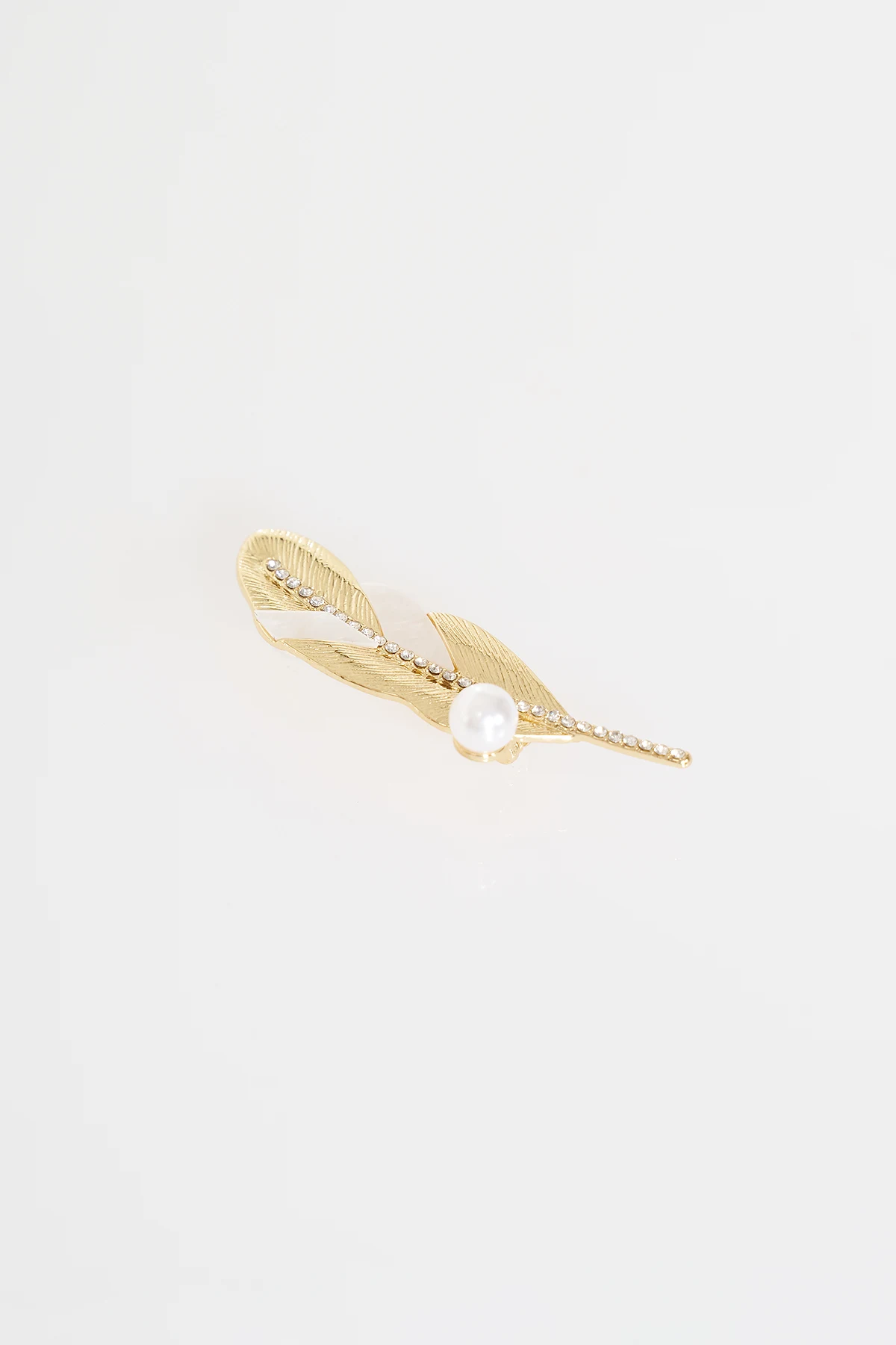 Pearl Detail Leaf Brooch Gold