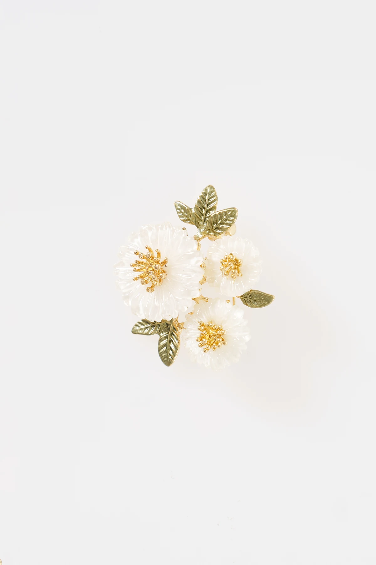 Chrysanthemum Brooch Gold